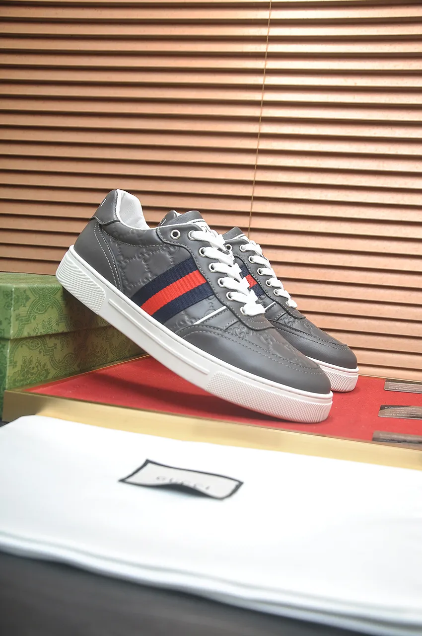 Men's shoes 💰480💶【GUCCI】1:1 men's sports shoes from the official website are now on the market. They are made of original silk cowhide + first-layer sheepskin lining, plus the original 1:1 comfortable outsole from the official website. Fashionable and versatile, super comfortable and breathable! Available in 2 colors: black, standard shoe size 38/45 (custom-made size 45 is non-refundable)